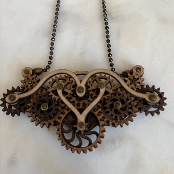 GREEN TREE Steampunk
Wooden Gear Necklace Oil
Diffuser Winged Kinetic Wood - Picture 2 of 12